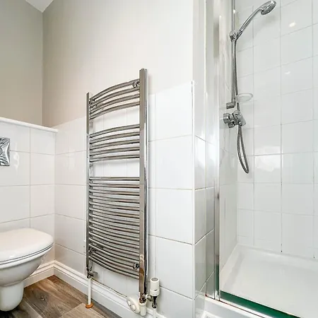 York Place Mews - 2 Bed 2 Bath Free Parking Apartment