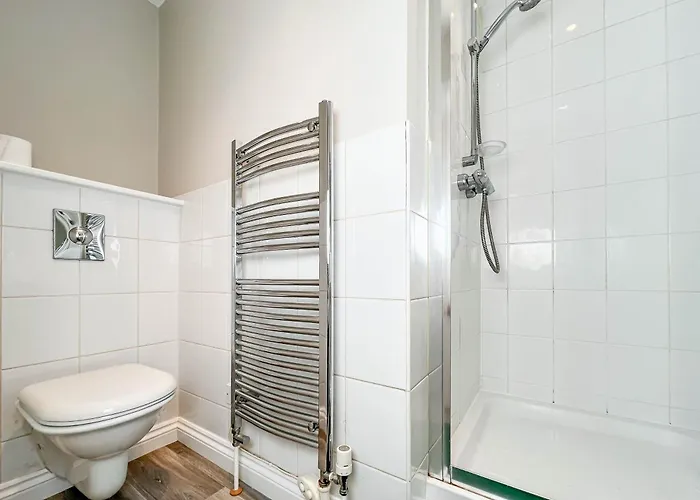 York Place Mews - 2 Bed 2 Bath Free Parking شقة